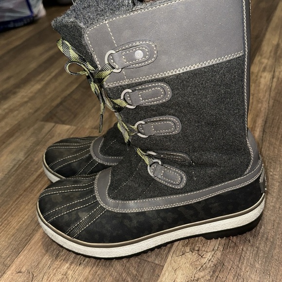 UGG Australia Women's Size 7 Baroness Winter Snow Boot Gray Insulated
1001743 - Picture 4 of 6